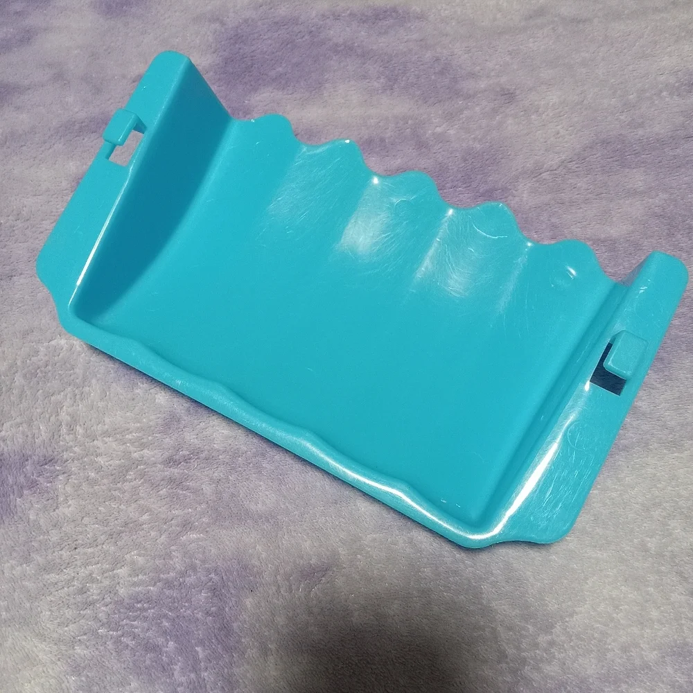Small animal Timothy hay feeder for rabbits hamsters guinea pigs etc